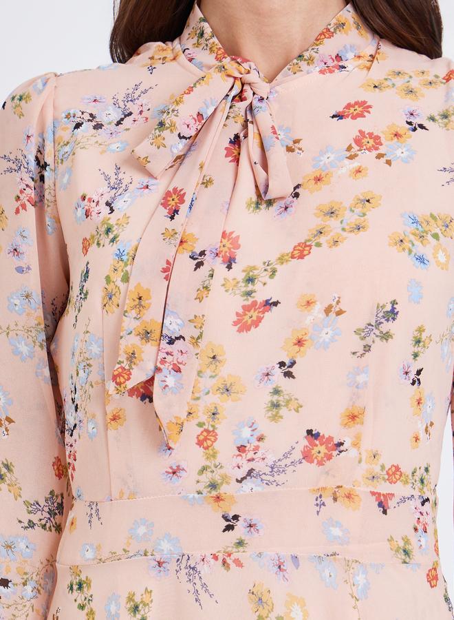 تايك تو فستان ماكسي نسائي بطبعة زهور وربطة عنق وأساور مطاطية - Image 4